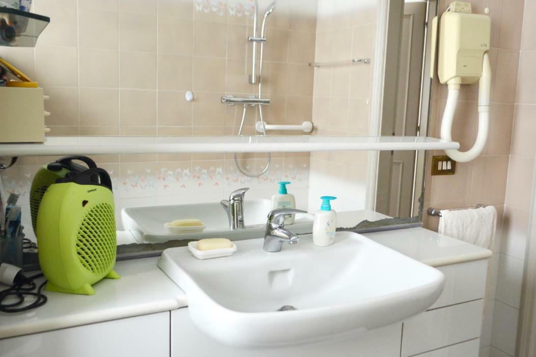 L'Alloggio Di Anna Maria Camera Con Bagno Privato 恩波利 外观 照片