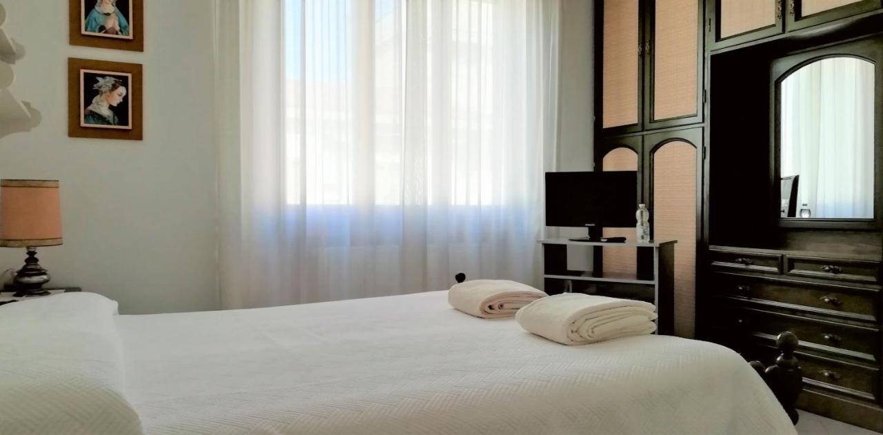 L'Alloggio Di Anna Maria Camera Con Bagno Privato 恩波利 外观 照片